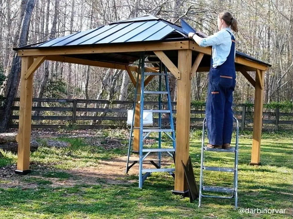 How to Transition Your Garden Décor from Halloween to Winter