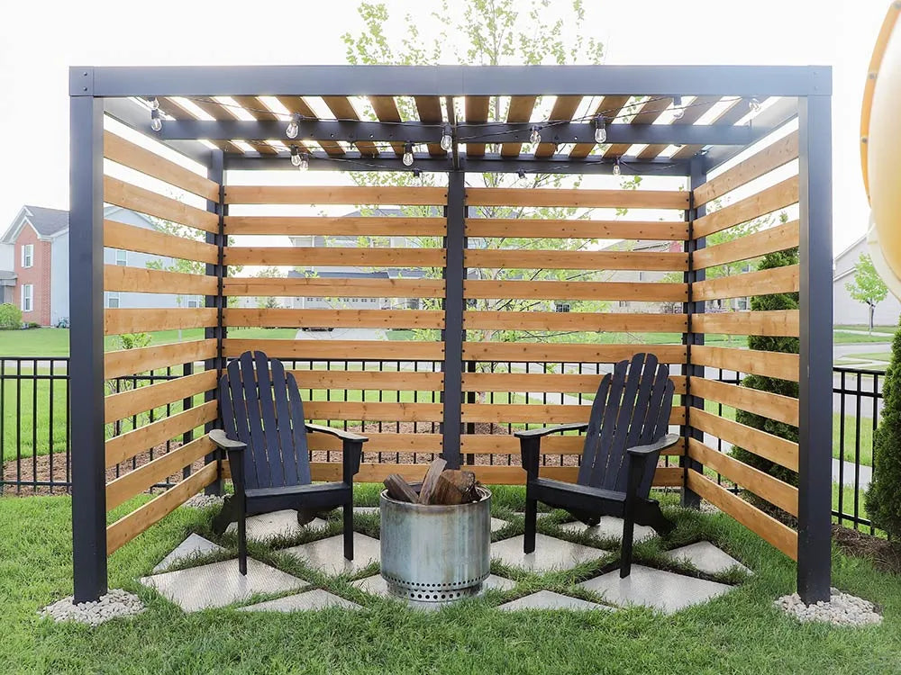 Pergolas with Screens: A Stylish Upgrade for Shade & Privacy in UK Gardens