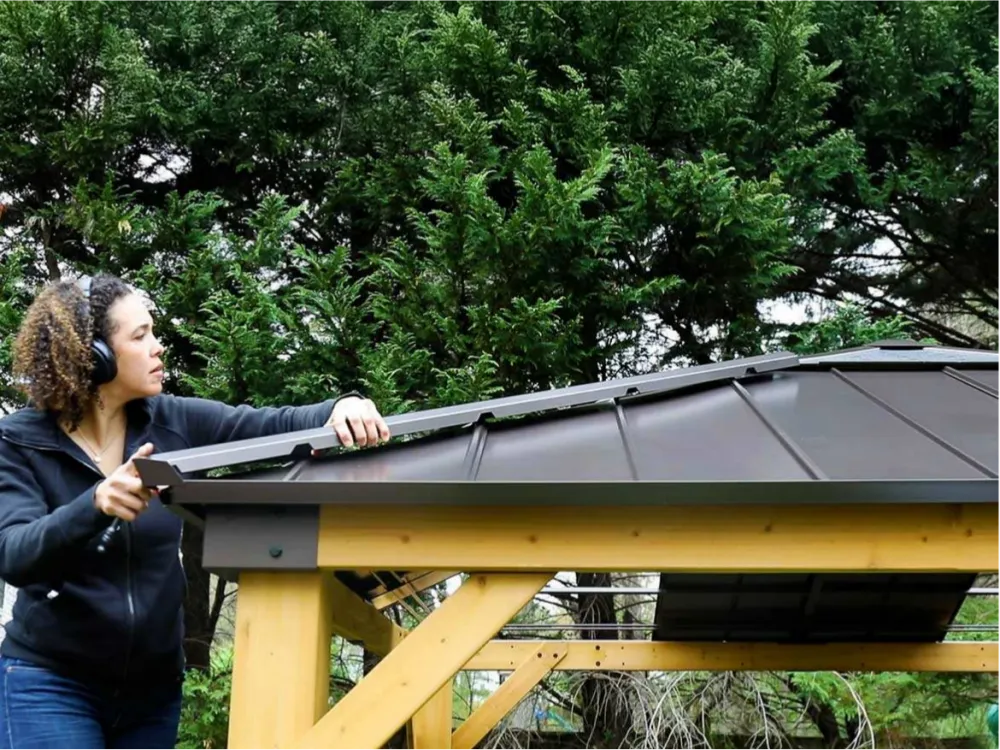 How to Remove Snow From a Gazebo Without Damaging It？